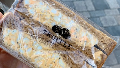 Truffle BAKERYのパンで朝食を