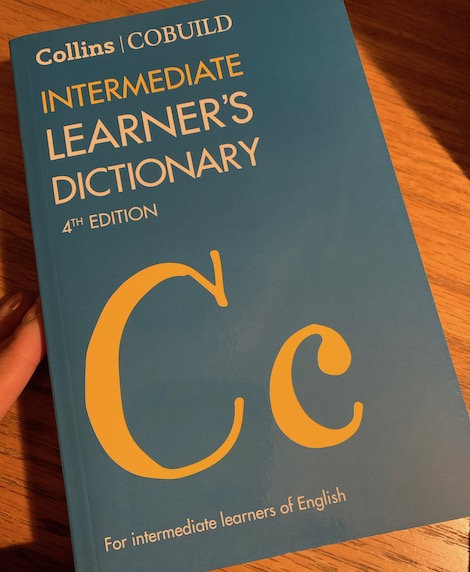 英英辞典を選ぶ。