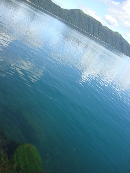 支笏湖二日目-青い海白い雲